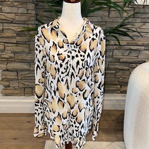 Equipment blouse in animal print. Gently used. Size small
